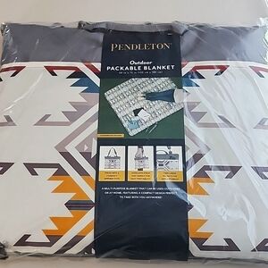 New in pkg ~ Pendleton outdoor packable blanket